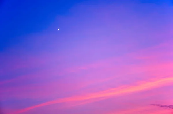 Croissant Lune Ciel Rose Violet Bleu — Photo