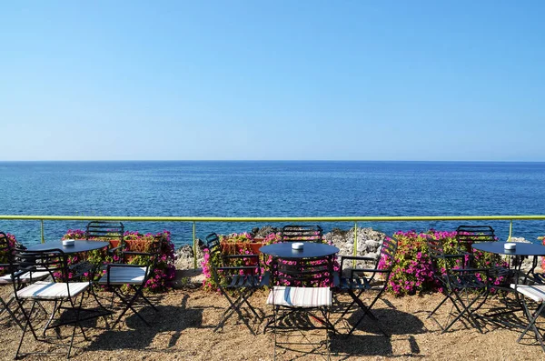 Yunanistan Kardamili Kentinde Deniz Manzaralı Teras Kafe — Stok fotoğraf