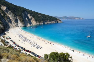 Yunanistan 'ın İyon Denizi' ndeki Kefalonya adasının Myrtos plajı