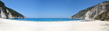 Kefalonya 'nın Greec adasındaki Myrtos plajının panoramik manzarası