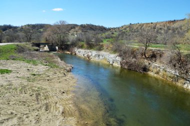 İlkbaharın başlarında Pramortgage, Haliakmona 'nın zengin manzarası