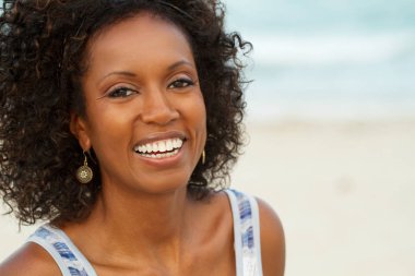 gülümseyen güzel Olgun kadın.