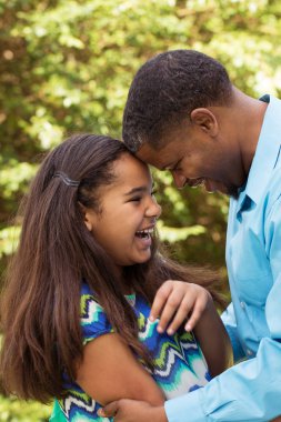 mutlu bir Afro-Amerikan Aile.