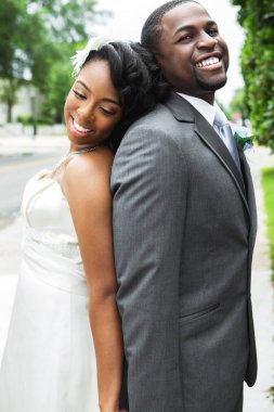 afro-amerikai menyasszony és a vőlegény.