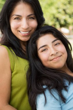İspanyol anne ve kızı.