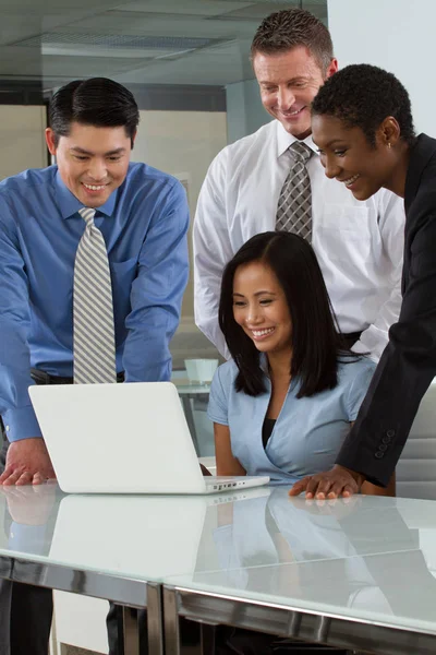 Gruppe von Geschäftsleuten in einem Meeting. — Stockfoto