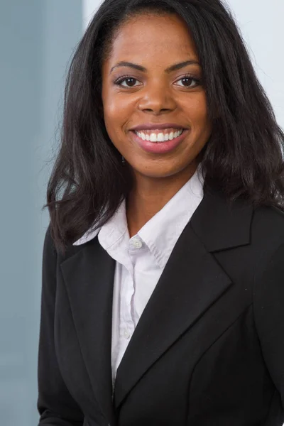 Afro-Amerikaanse zakenvrouw. — Stockfoto