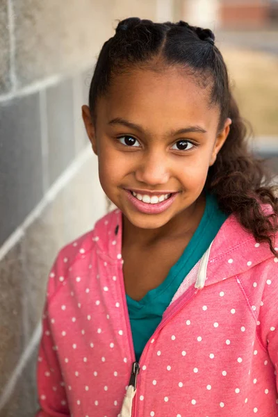 Niña sonriendo . —  Fotos de Stock