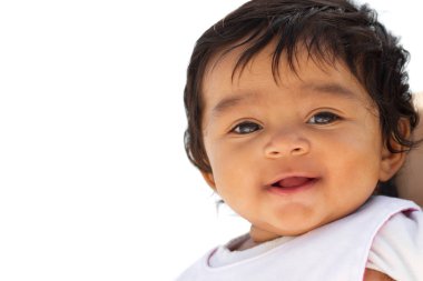 Gülümseyen şirin bebek.