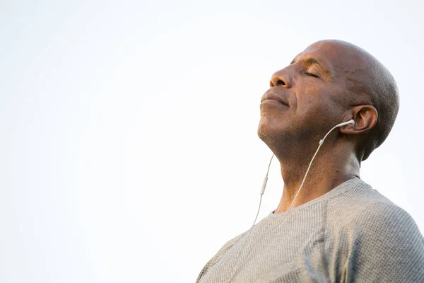 Fit African American man listening to music. — Stock Photo, Image