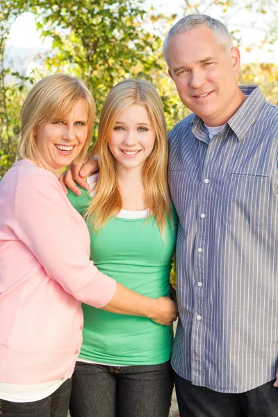 Gelukkig familie glimlachen. — Stockfoto