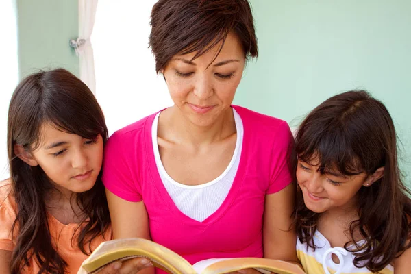 Mother spending time reading with her daughters. — Stock Photo, Image