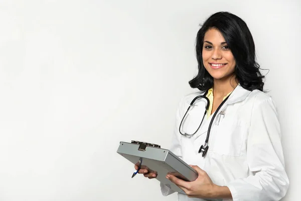 Médico diverso y empoderado listo para el trabajo . —  Fotos de Stock