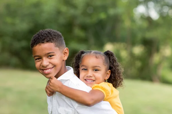 Portrait of a big brother and his little sister. — Stock Photo, Image