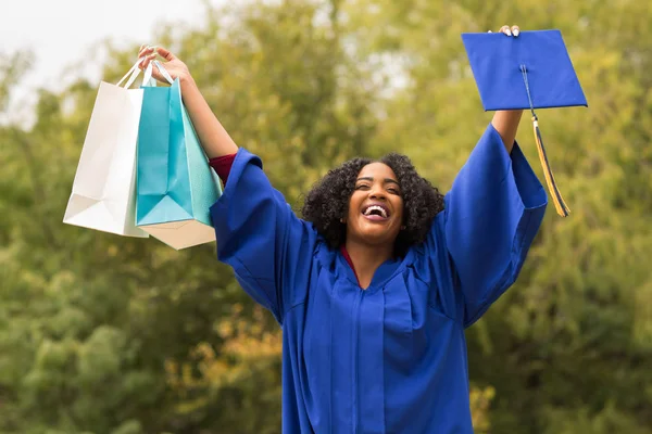 Portriat of a young African American Woman at graduation. — Stock Photo, Image