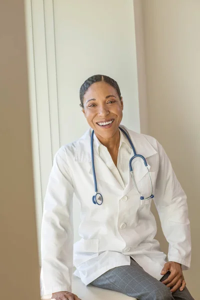 Portrait of an African American female doctor. — Stock Photo, Image