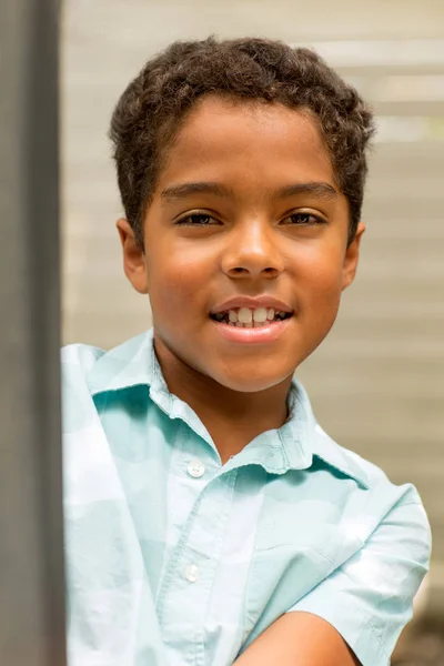一个年轻的混血小男孩的波塔里特. — 图库照片