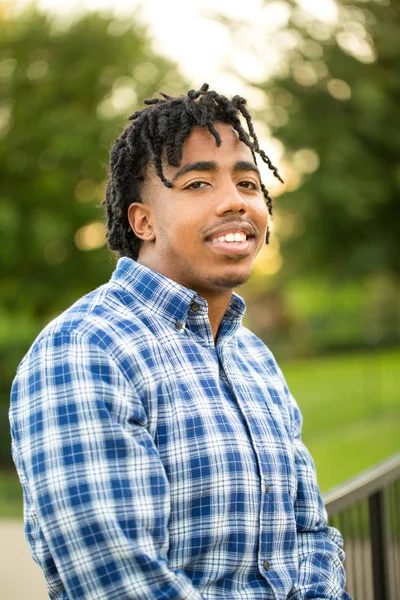 Young handsome African American man smiling outside. — Stock Photo, Image