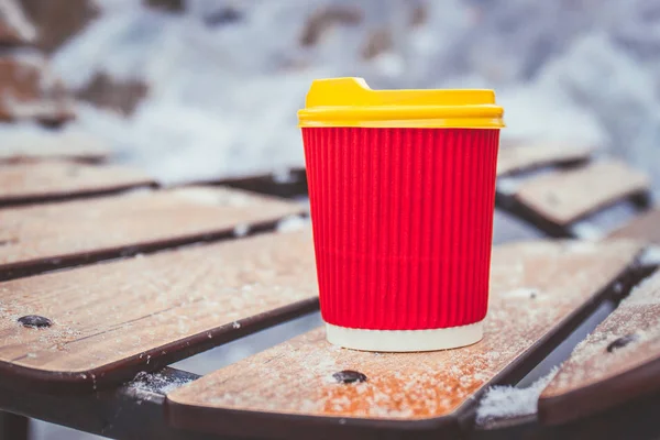 Soğuk havalarda - parlak bardak içecek sıcak içecek