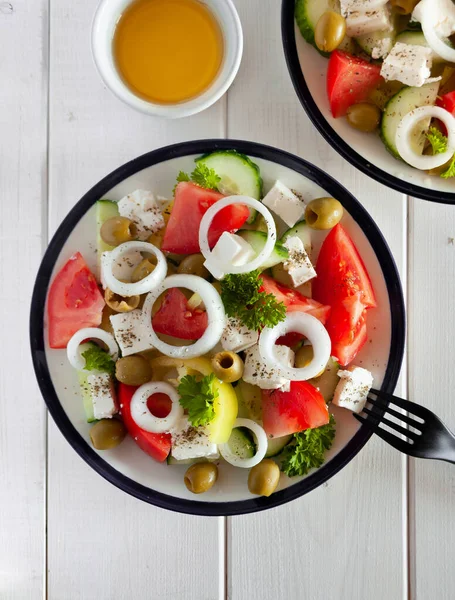 Fresh Salad Tomatoes Cucumbers Peppers Olives Cheese Seasoned Olive Oil — Stock Photo, Image