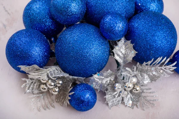 Διακόσμηση Για Χριστούγεννα Μπλε Και Λαμπερά Στολίδια — Φωτογραφία Αρχείου