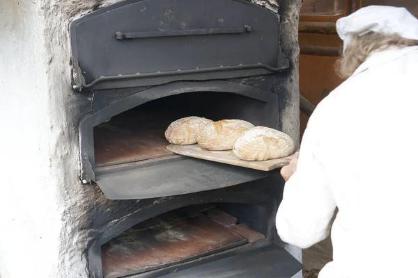 Panadero Pan Tradicional Horno Leña — Foto de Stock