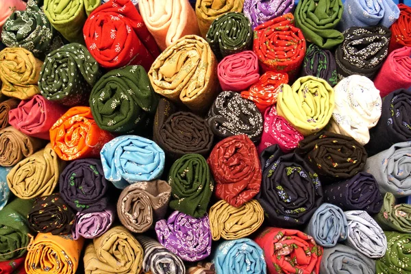 Dikiş için farklı geleneksel kumaşlar