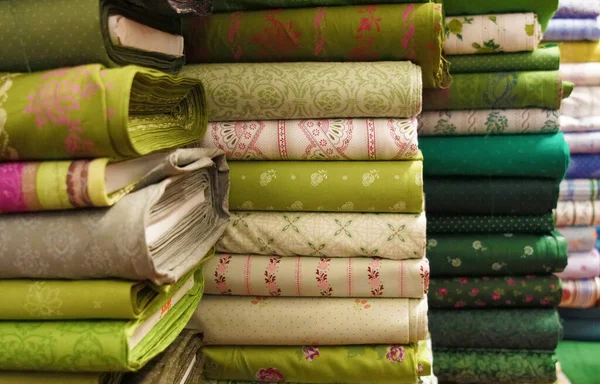 Dikiş için farklı geleneksel kumaşlar