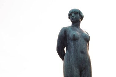 Vigeland Park, Oslo 'da çıplak kadın heykeli. Norveç.