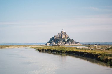 Mont Saint Michel Normandiya, Fransa 'dan deniz manzarası.