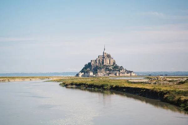 Mont Saint Michel Normandiya, Fransa 'dan deniz manzarası.