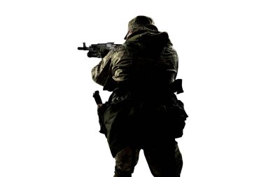 Mekanize piyade üniformalı bir erkek. Stüdyoda çekilmiş. Beyaz arkaplanda kırpma yolu ile izole edildi