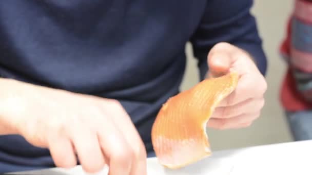 Lachs Knochen Entfernen — Stockvideo