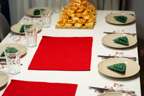 Uma Variedade Pequenas Sanduíches Salmão Mesa Festiva — Fotografia de Stock