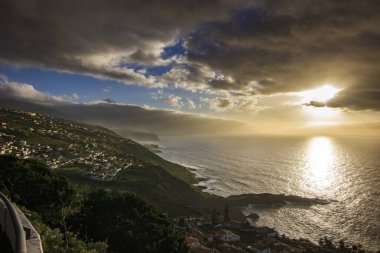 tenerife adasında günbatımı manzaralı okyanus ve teide Yanardağı