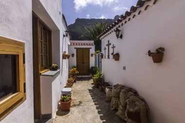 tenerifes evin rahat yard