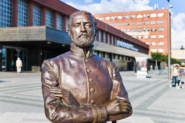 Pardubice Repubblica Ceca Luglio 2018 Statua Jan Perner Stazione Centrale — Foto Stock