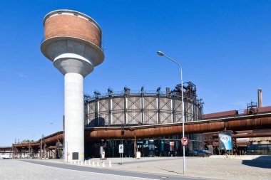 Çek Cumhuriyeti, Ostrava - 13 Ağustos 2018: Çok fonksiyonlu konferans salonu Gong, alt Vitkovice alan (Ulusal kültürel Simgesel Yapı), Ostrava şehir, Kuzey Moravia, Çek Cumhuriyeti