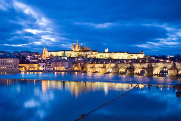 Vista Noturna Castelo Praga Com Catedral São Vito Ponte Gótica — Fotografia de Stock