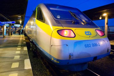 Prag, Çek Cumhuriyeti - 17 Ocak 2008: Çek Demiryolları tren - Holesovice Tren İstasyonu, Prag trende Sc Super şehir Pendolino 680 hızlı