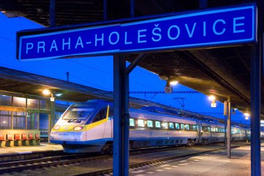 Prag, Çek Cumhuriyeti - 17 Ocak 2008: Çek Demiryolları tren - Holesovice Tren İstasyonu, Prag trende Sc Super şehir Pendolino 680 hızlı
