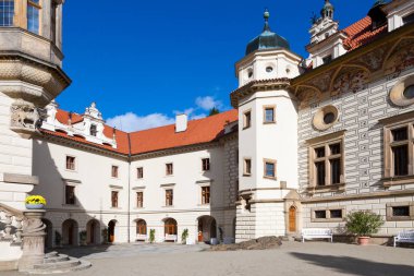 Çek Cumhuriyeti, Pruhonice - 22 Ekim 2016: Rönesans chateaux ve onun park, Pruhonice yakınındaki Prag, Çek Cumhuriyeti. UNESCO tarafından korunan.