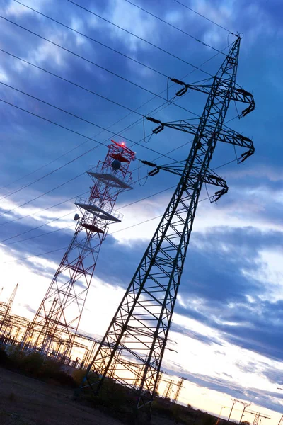 Elettricità Energia Elettrica Industria Pali Elettrici Tramonto Con Cielo Colorato — Foto Stock