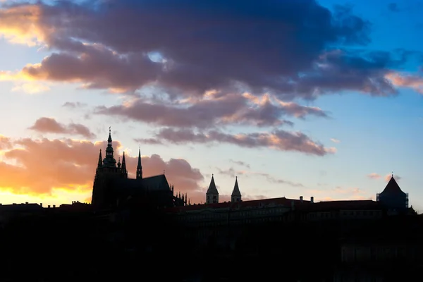 Silueta Catedral San Vito Castillo Praga Hradjalá Distrito Ciudad Pequeña —  Fotos de Stock