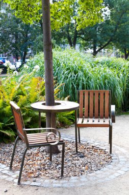 Çek Cumhuriyeti, Pilsen - 26 Eylül 2018: Cumhurbaşkanı Vaclav Havel yerleştirin (koltuk) mimar tarafından Borek Sipek, Safarik meyve bahçeleri ve park, Pilsen town, Çek Cumhuriyeti