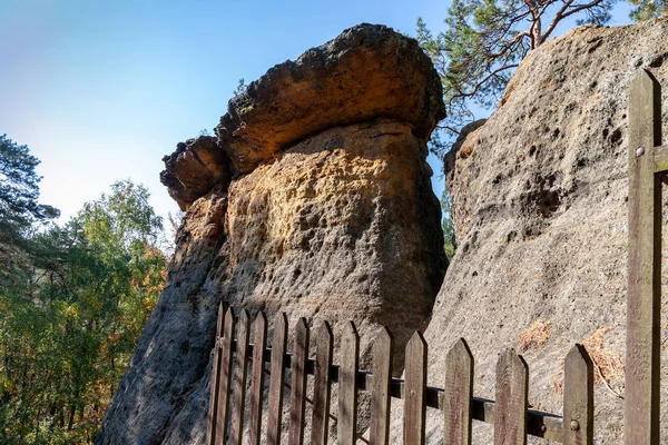 Policky Kapak Kaya Oluşumu Kokorin Vadisi Merkezi Bohemia Çek Cumhuriyeti — Stok fotoğraf