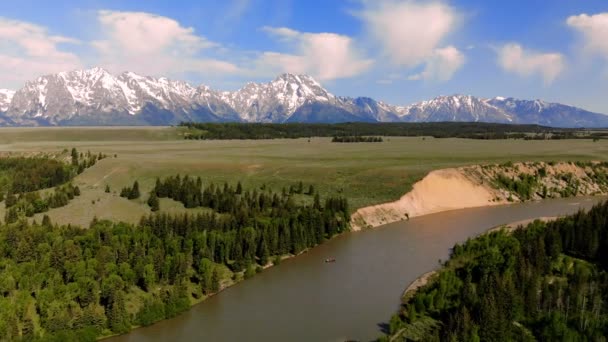 美丽的风景附近的黄石国家公园在怀俄明州美国从上面 空中鸟瞰无人机射击 — 图库视频影像