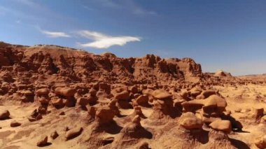Hoodoos içinde cin Valley State Park, Utah, Amerika Birleşik Devletleri. Çöl. San Rafael çöl yer alan kayalar hoodoo. Yukarıdan, atış dron havadan görünümü