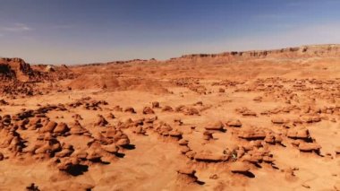 Hoodoos içinde cin Valley State Park, Utah, Amerika Birleşik Devletleri. Çöl. San Rafael çöl yer alan kayalar hoodoo. Yukarıdan, atış dron havadan görünümü