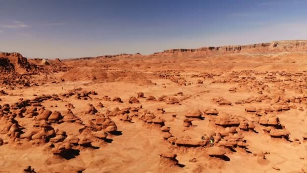 Hoodoos in Goblin Valley State Park, Utah, États-Unis. Désert. Rochers Hoodoo situés le long du désert de San Rafael. Vue aérienne, d'en haut, tir de drone 